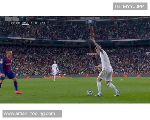 维尼修斯如何凭借速度与技术突破防线实现反击战术的成功运用