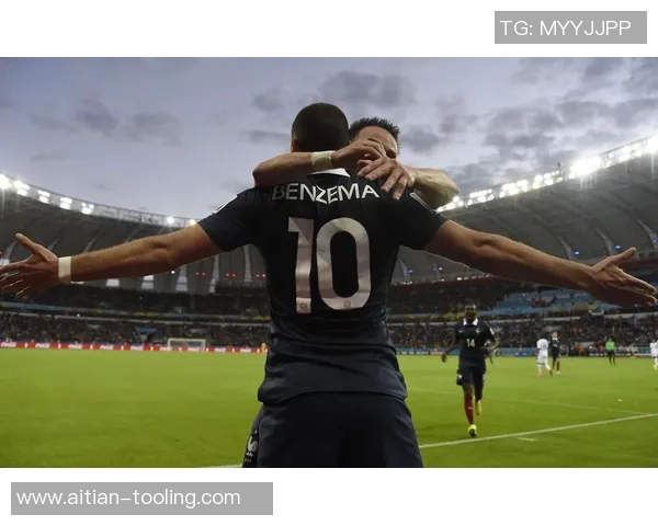 韩国足球明星合照高清展现球场魅力与团队精神的精彩瞬间